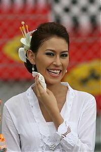 Motorsport models: Babe Malaysian Grid Girl Smile