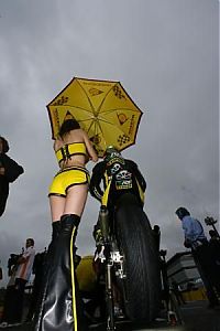 Motorsport models: Dovizioso and girl, Japanese 250GP 2007