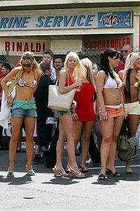 Motorsport models: Girls On The Streets Of Monaco - Monaco 2006-05-24