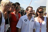 Motorsport models: Jacques Villeneuve Bmw Sauber With Girls In The Paddock Montreal 2006-06-24