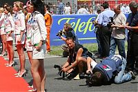 Motorsport models: Movistar Girls, Photografers F1, Spain, 2006-05-14