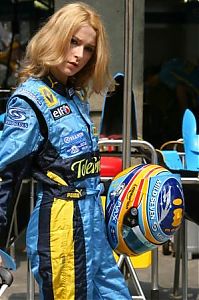 TopRq.com search results: Renault F1 Team Girl Shanghai 2006-09-28