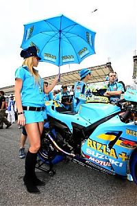 TopRq.com search results: Vermeulen and girl, Italian MotoGP 2007