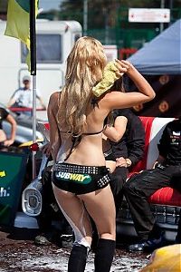 Motorsport models: car wash girls