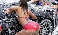 Motorsport models: car wash girls