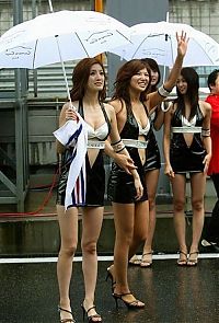 Motorsport models: f1 grid girls