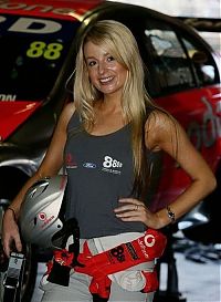 Motorsport models: f1 grid girls