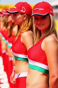 Motorsport models: f1 grid girls