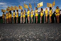 Motorsport models: f1 grid girls