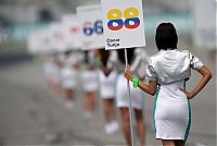 Motorsport models: f1 grid girls