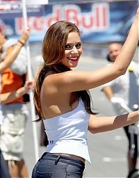 Motorsport models: f1 grid girls