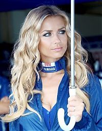 Motorsport models: f1 grid girls