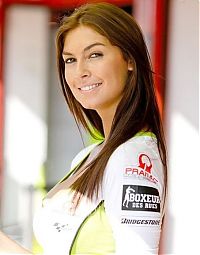 Motorsport models: f1 grid girls