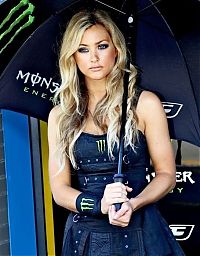 Motorsport models: f1 grid girls