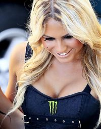 Motorsport models: f1 grid girls