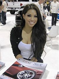 Motorsport models: SEMA 2010 exhibition babes