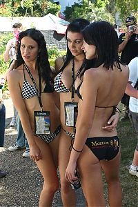 Motorsport models: f1 grid girls