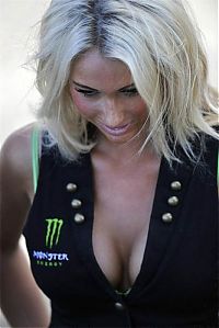 Motorsport models: f1 grid girls