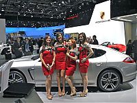 Motorsport models: Girls from North American International Auto Show 2012