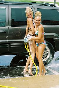 Motorsport models: car wash girls