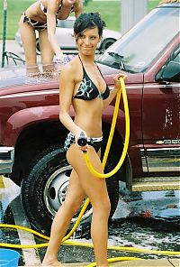 Motorsport models: car wash girls