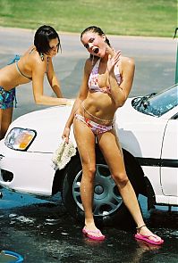 Motorsport models: car wash girls