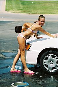 Motorsport models: car wash girls