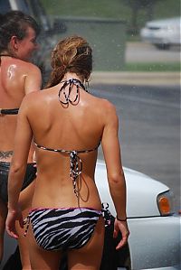 Motorsport models: car wash girls