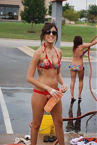 Motorsport models: car wash girls