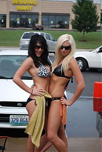 Motorsport models: car wash girls