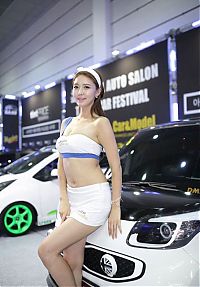 TopRq.com search results: Girls from 2013 Seoul Motor Show