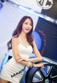 TopRq.com search results: Girls from 2013 Seoul Motor Show