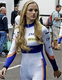 Motorsport models: f1 grid girls