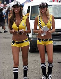 Motorsport models: f1 grid girls