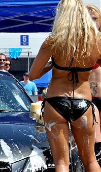 Motorsport models: car wash girls