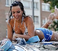 Motorsport models: car wash girls