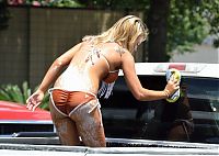 Motorsport models: car wash girls