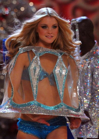 2009 Victoria's Secret Fashion swimsuits show girl