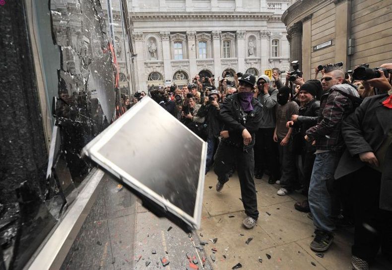 Riots at G20 summit, London, United Kingdom