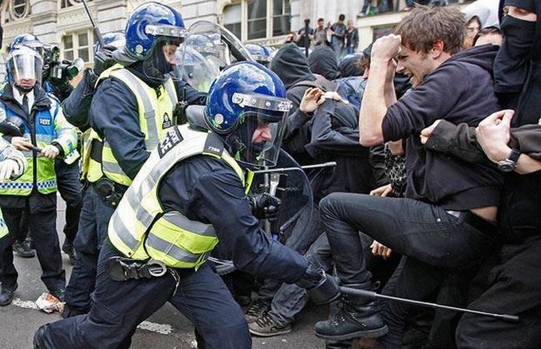 Riots at G20 summit, London, United Kingdom