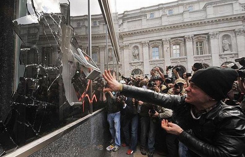 Riots at G20 summit, London, United Kingdom