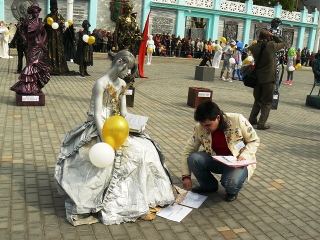 Living Sculptures Championship in Evpatoria