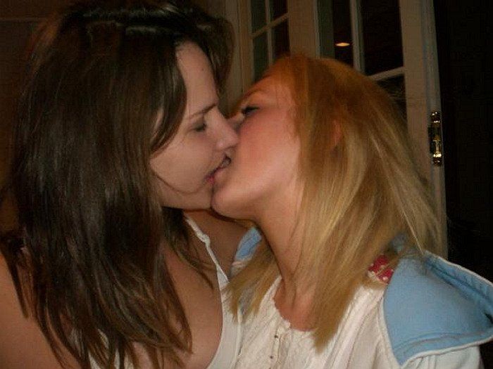 Lesbian kissing amateur Kissing: 23,662