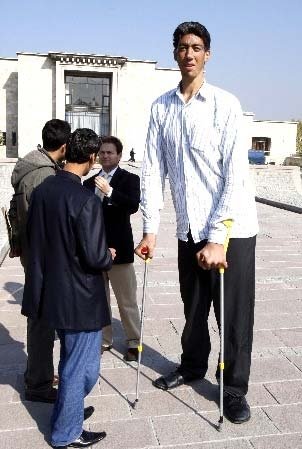 Sultan Kosen, Tallest man in the world, 2 meters 47 centimeters, Turkey