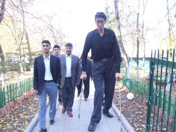 Sultan Kosen, Tallest man in the world, 2 meters 47 centimeters, Turkey