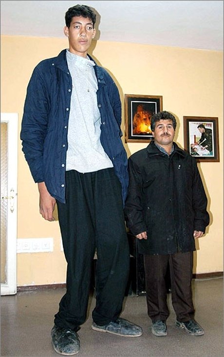 Sultan Kosen, Tallest man in the world, 2 meters 47 centimeters, Turkey