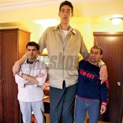 Sultan Kosen, Tallest man in the world, 2 meters 47 centimeters, Turkey