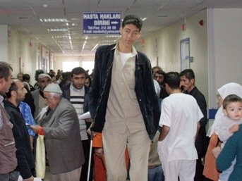 Sultan Kosen, Tallest man in the world, 2 meters 47 centimeters, Turkey