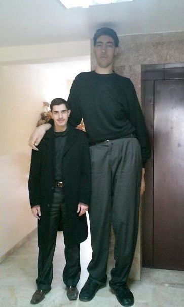 Sultan Kosen, Tallest man in the world, 2 meters 47 centimeters, Turkey