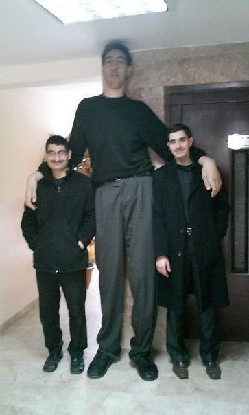 Sultan Kosen, Tallest man in the world, 2 meters 47 centimeters, Turkey